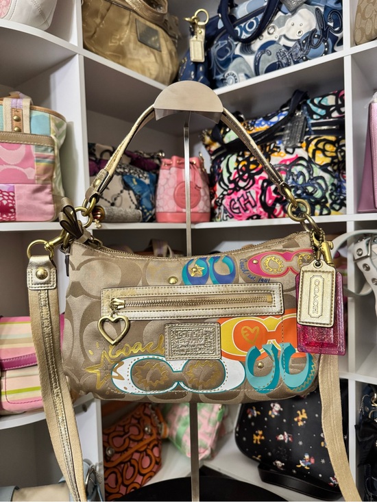 Coach Handbags - Coach Poppy ‘Pop C’ Shoulder Bag